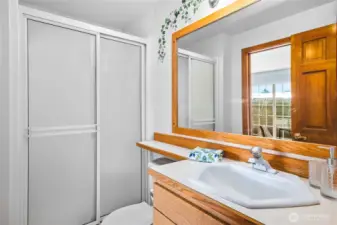 Full bathroom on main level.