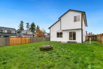 Sideyard can be used as a dog run.