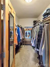 Master Suite withwalk-in closet.