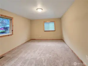 Lower: Craft room w/closet or 4th beroom.