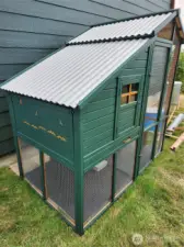 Well designed chicken coop.