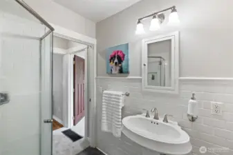 Interior: 3/4 Bath