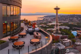 Look at all the out door dining options for those perfect Seattle summer nights.