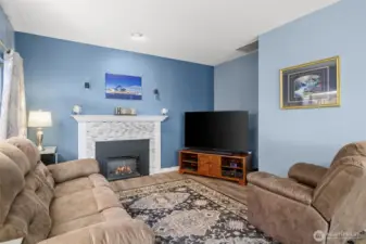 Comfortable Living Room Perfect for Everyday Living & Entertaining