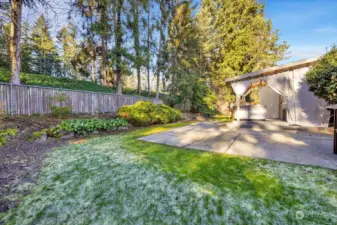 View of the back yard with Robinswood Park behind the fence. Property is fully fenced.