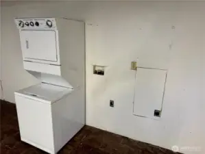 Garage has washer and dryer hookup.