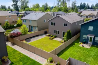 Large Fully Fenced Back Yard