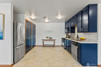 Lower level full kitchen