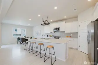 Look at this kitchen!!