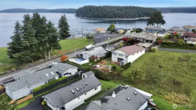 Steps from all the community amenities, including parks, waterfront, kayaks, and more!