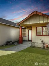 Welcoming Entry To This Clean, Cozy 3BR/2BA Home For Sale In Moses Lake WA