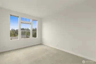 Primary suite 10' ceilings