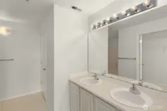 Primary suite bath w/walk in closets