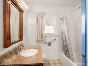 Full bath on the Main