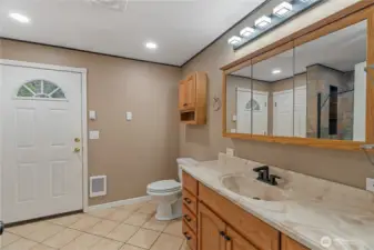 Primary bath w/ heated floors