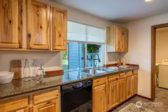 Custom cabinets made out solid wood gives the kitchen that extra luxurious feel.