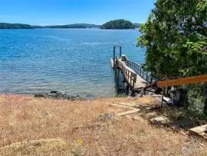 The community dock allows for 72 hour moorage. perfect for guests or between cruises up the sound!