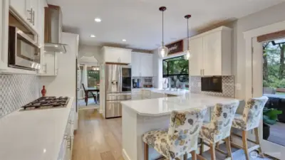 Enjoy entertaining your guests in this large kitchen.