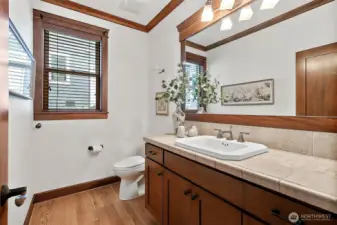 Convenient and stylish half bath designed with your guests’ comfort in mind.