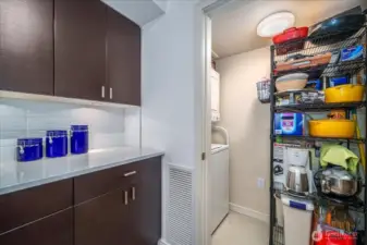 Washer/Dryer and pantry space