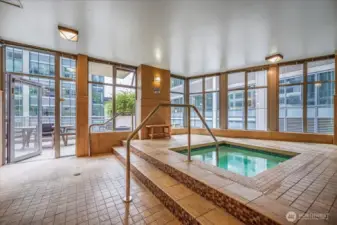 Jacuzzi on the 9th floor