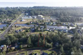 The Grand Canal, Duck Lake, and the bay are all a few minutes East of this location.