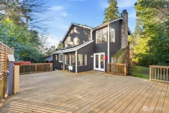 Large entertainment sized deck convenient to the kitchen and family room. Excellent for barbecuing, entertaining or relaxing.