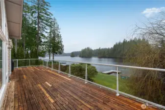 Large expansive deck without any compromising the view.