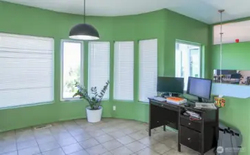 FORMAL DINING