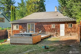 Come see this sweet cottage on a big lot in a great neighborhood!