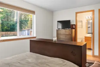 Attached full bath and great walk-in closet in the primary suite!