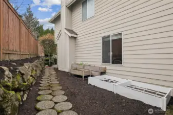 Sunny side yard has planters ready for you this Spring/Summer. Again, a super private side yard.