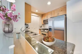 Kitchen & eating bar - Virtually Staged