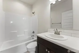 Upstairs full bathroom