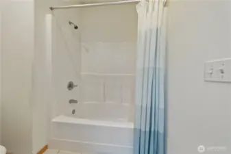 Hall or guest tub/shower.