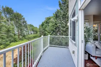 Deck off off liv rm
