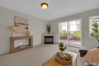 Family/den w/gas fireplace