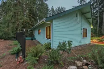 View of side yard leading to slider off of kitchen/dining area.
