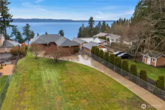 Your level, fenced front yard is a great area to practice soccer skills, pass a football or enjoy other sports...or just scooter down the driveway.