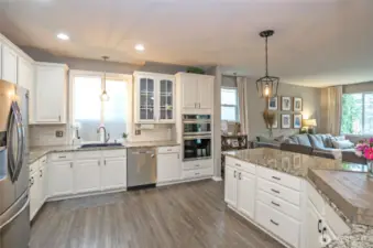 Spacious updated kitchen w/newer appliances
