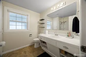 Full main floor bathroom