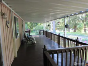 WELL MAINTAINED AND READY FOR ENTERTAINING GUESS.