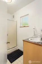 Main floor 3/4 bath