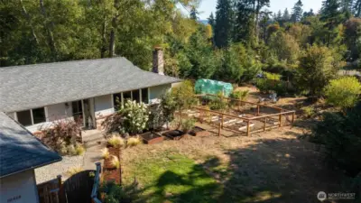 Great corner lot for gardenening, farming and animals!