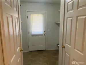 Side Yard Access and Utility/Mud Room