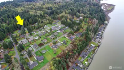 Short walk to the beachfront County park to picnic and watch regular passage of grey whales and Orcas