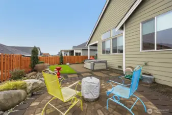 Lovely area for entertianing!