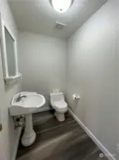 Main floor 1/2 Bath