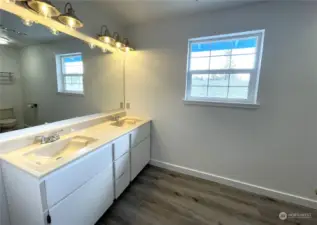 2nd Floor Full Bath
