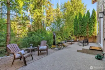 This tranquil backyard is perfect for birdwatching and relaxing